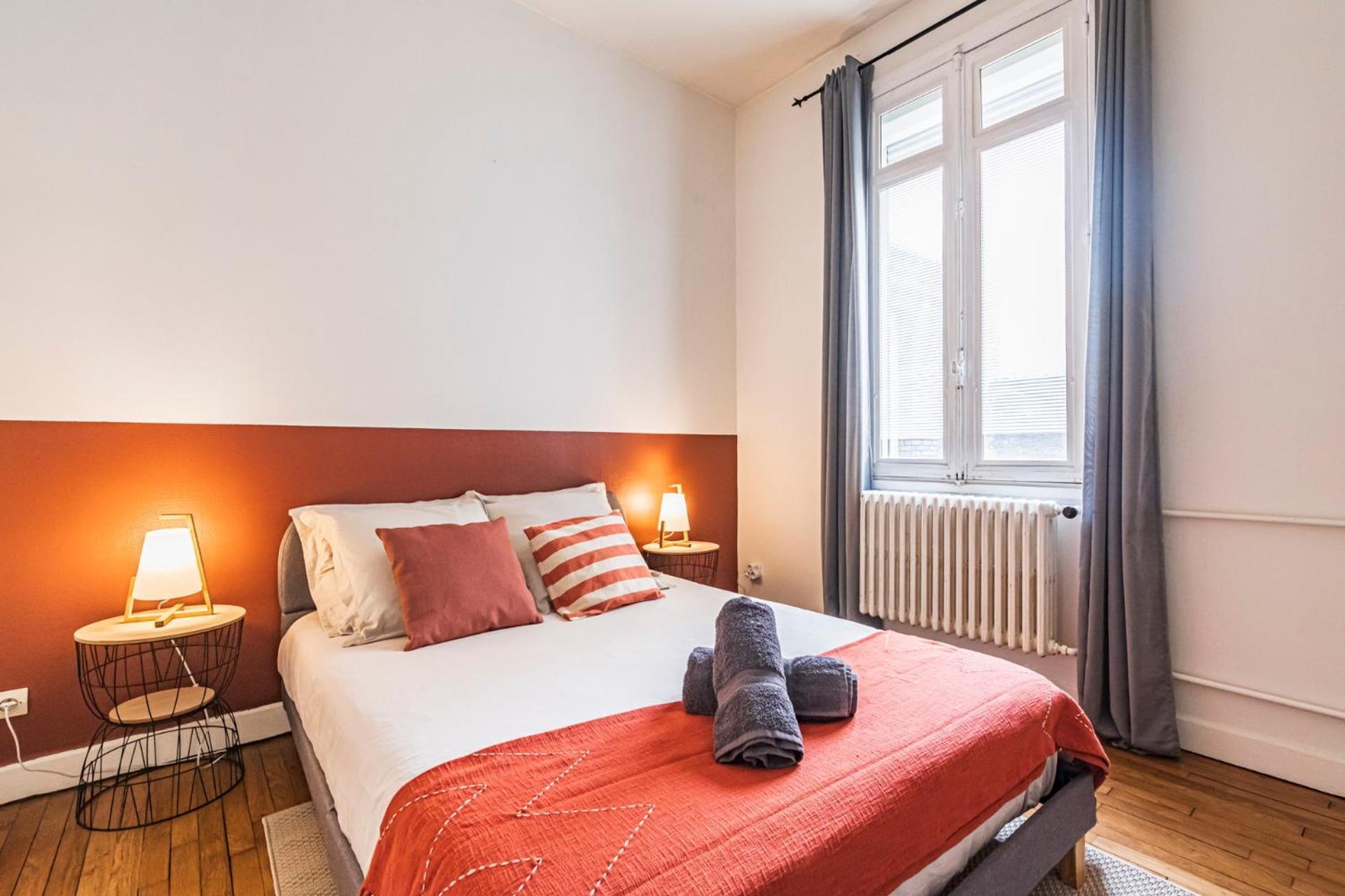 L'Haussmannien - Spacieux 4 Chambres - Centre - Gare Реймс Екстериор снимка