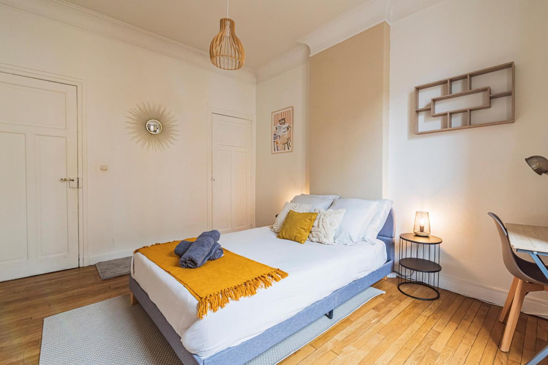 L'Haussmannien - Spacieux 4 Chambres - Centre - Gare Реймс Екстериор снимка