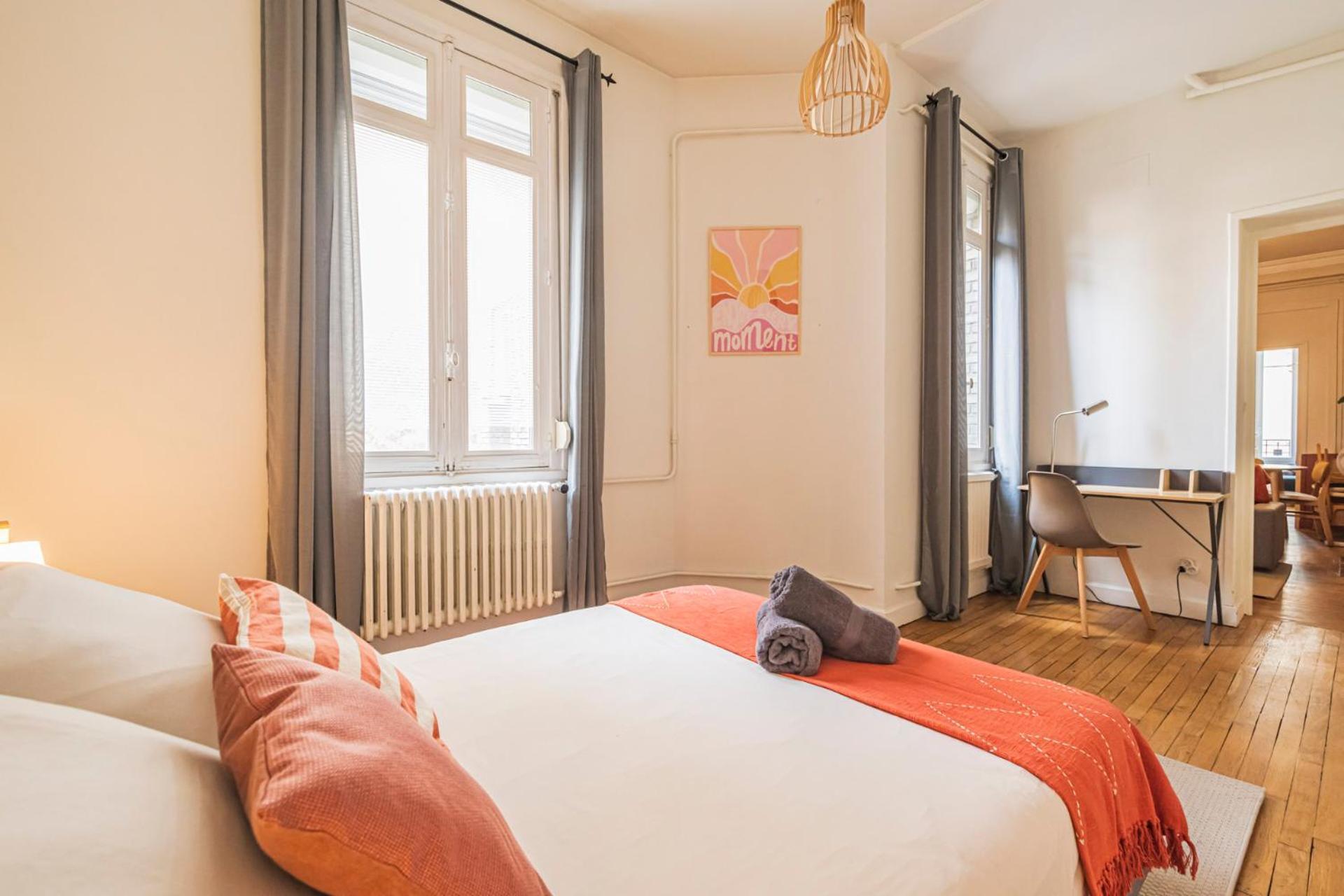 L'Haussmannien - Spacieux 4 Chambres - Centre - Gare Реймс Екстериор снимка